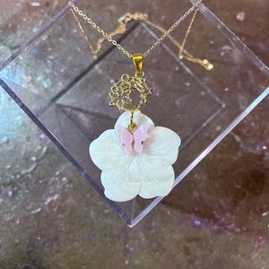 Carved Shell Floral Boho Fashion Necklace